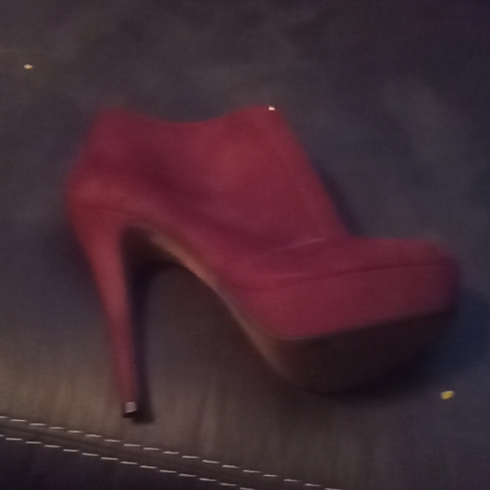 High Heels - Picture 3 of 3